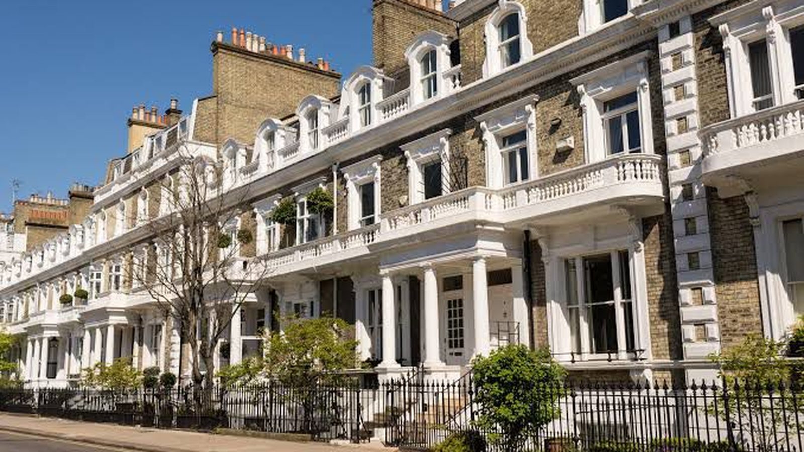 Restored London period brick terrace by London Bricklayer